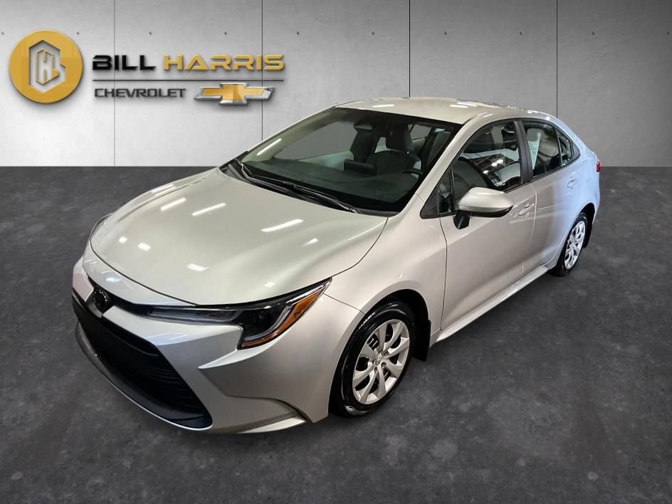 Used 2025 Toyota Corolla LE FWD image 1