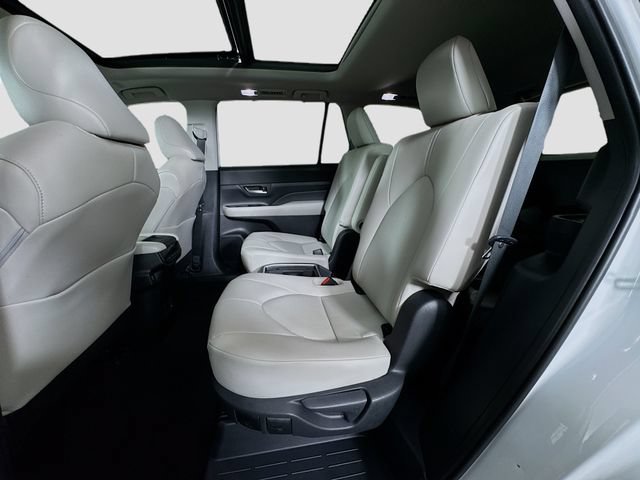 Used 2025 Toyota Grand Highlander AWD image 27