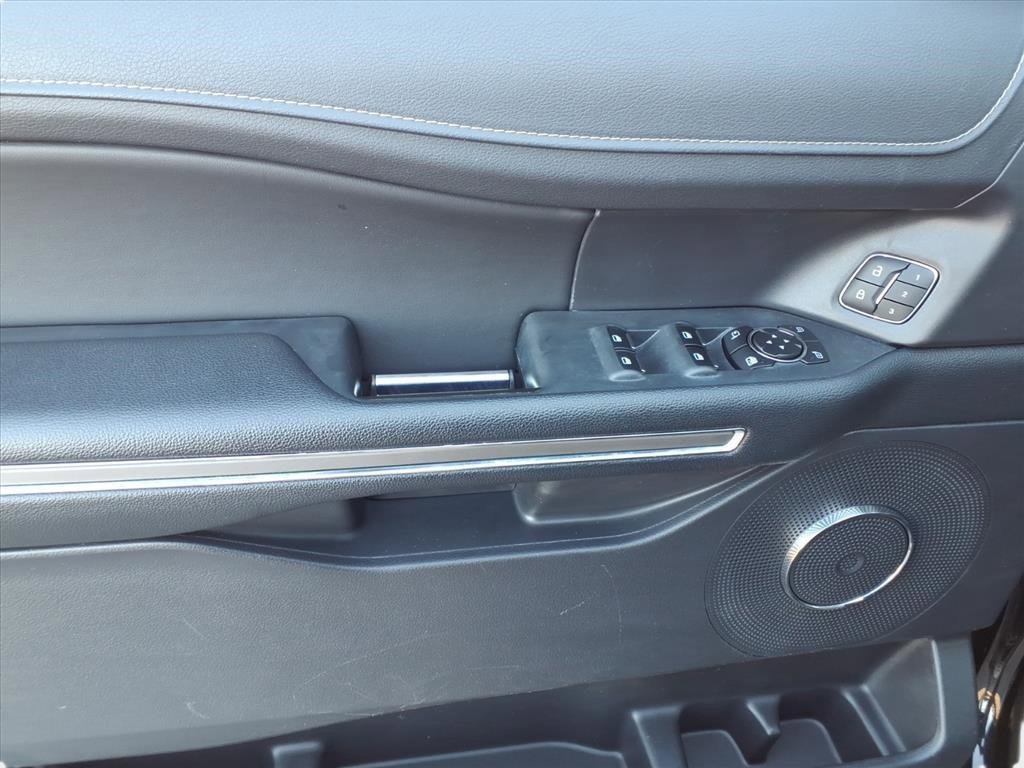 Used 2024 Ford Expedition Max XLT image 13