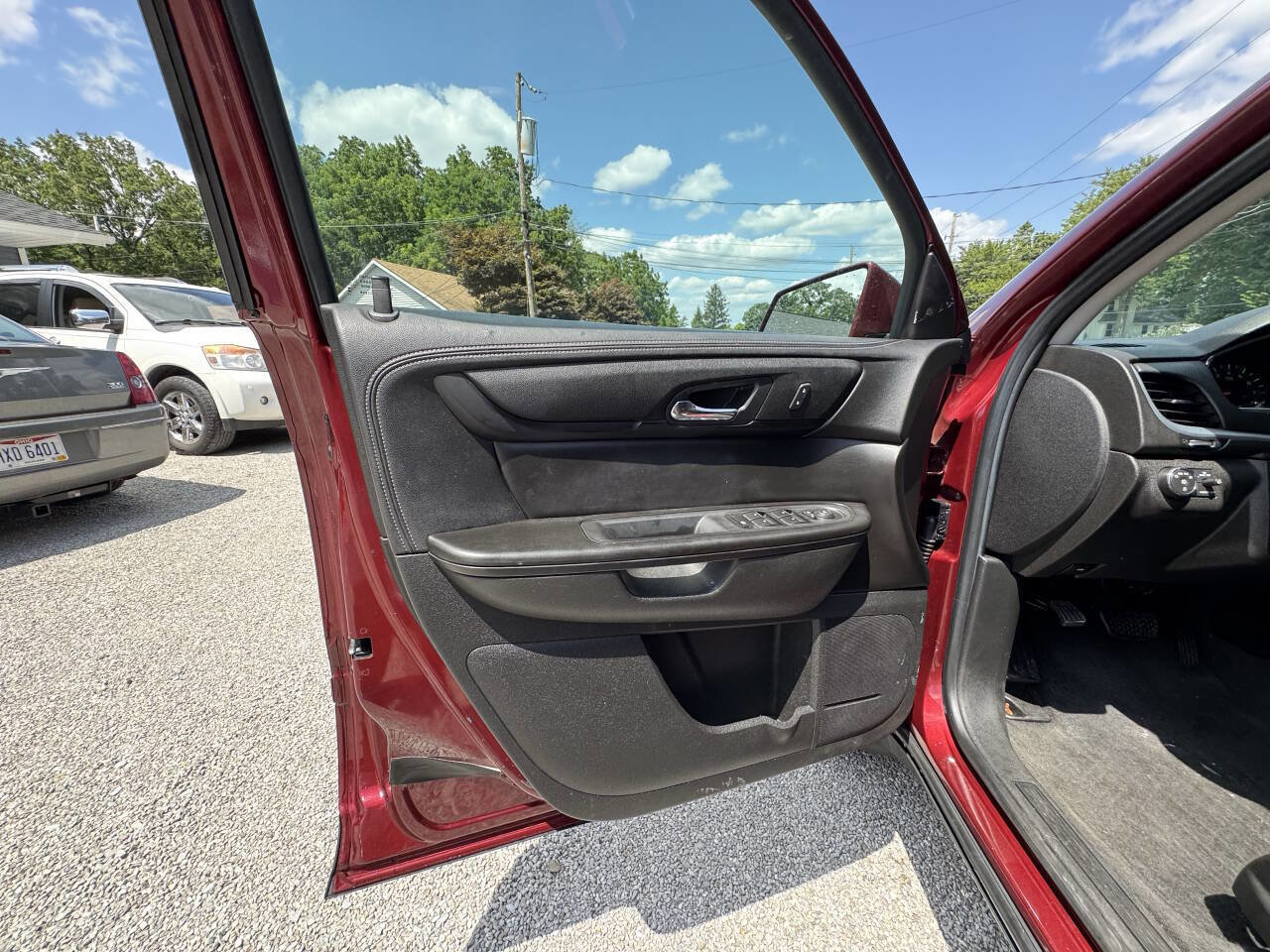 Used 2017 Chevrolet Traverse LT w/ Style and Technology Package image 15