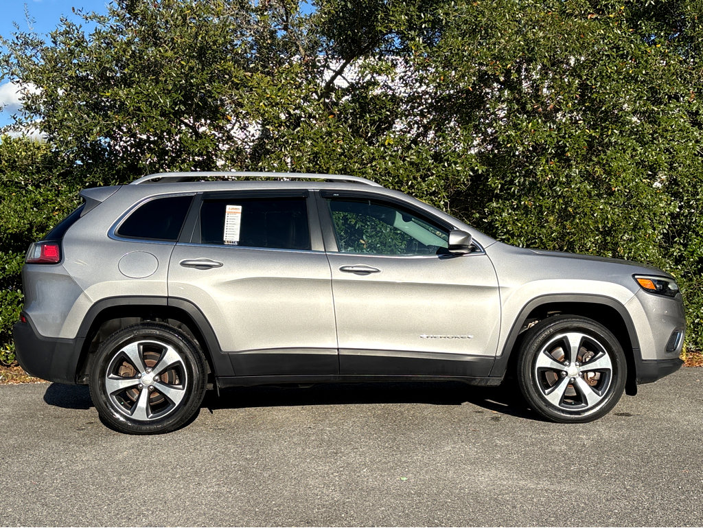 Used 2020 Jeep Cherokee Limited image 23