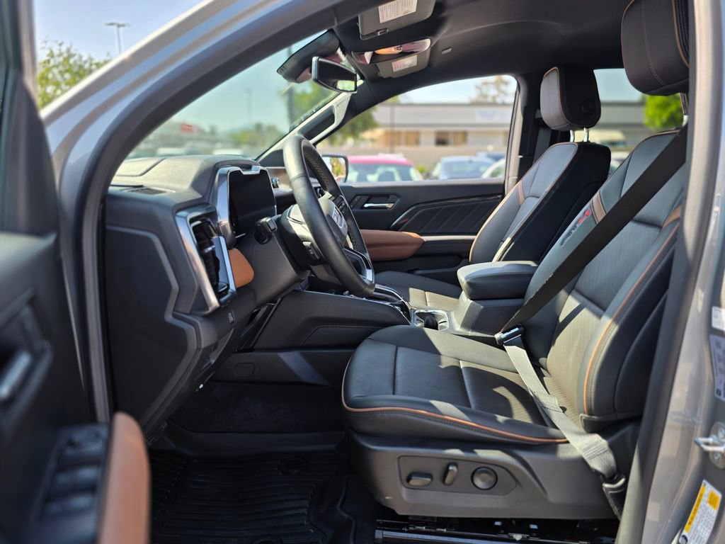 Used 2025 GMC Canyon AT4 w/ AT4 Premium Package AWD/4WD image 13