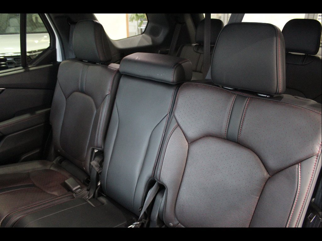 Certified 2025 Honda Pilot Black Edition image 17
