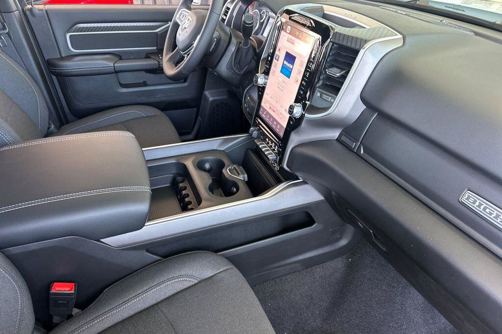 New 2026 RAM 2500 Big Horn AWD/4WD image 15