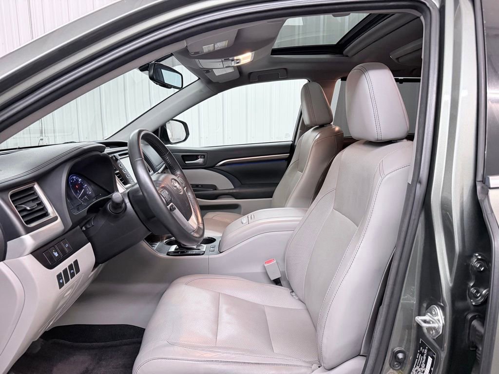 Used 2015 Toyota Highlander Limited FWD image 10