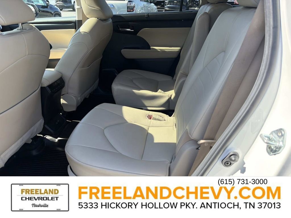 Used 2023 Toyota Highlander XLE FWD image 17
