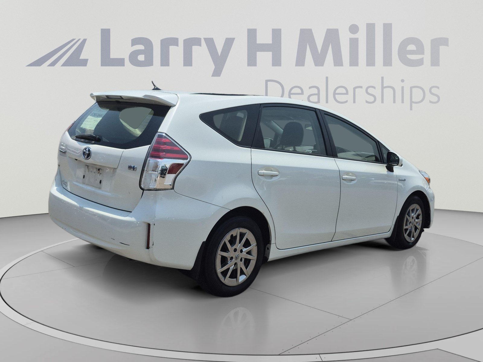Used 2016 Toyota Prius V Two FWD image 5