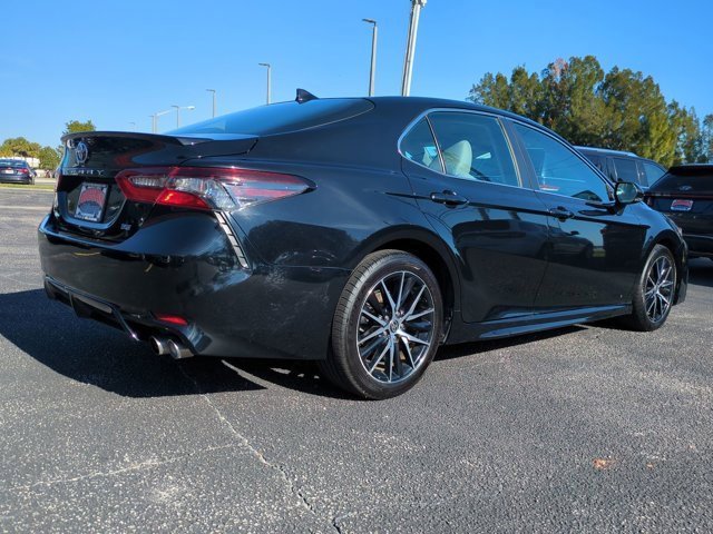 Used 2023 Toyota Camry SE image 4