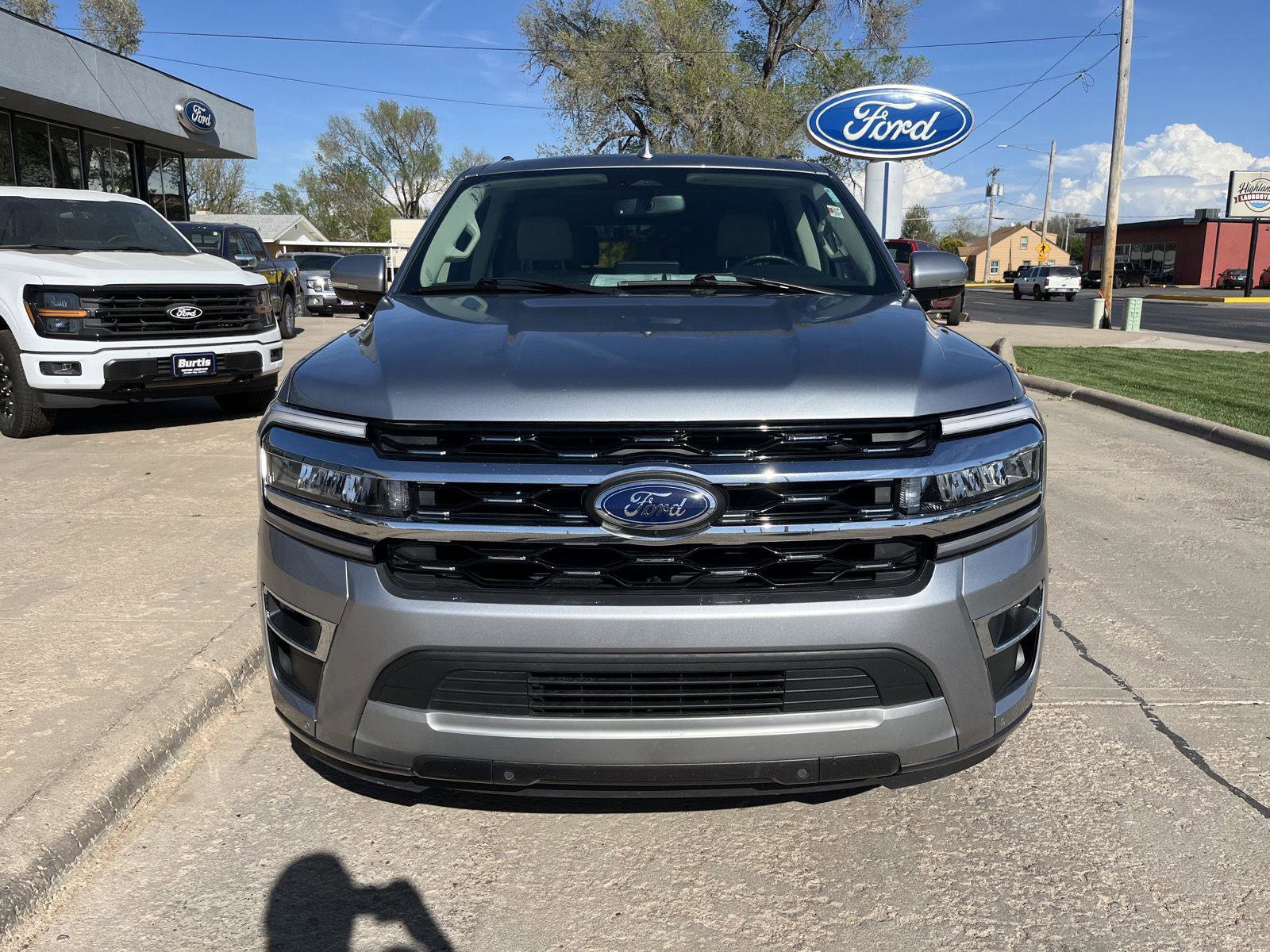 Used 2024 Ford Expedition Max Limited image 3