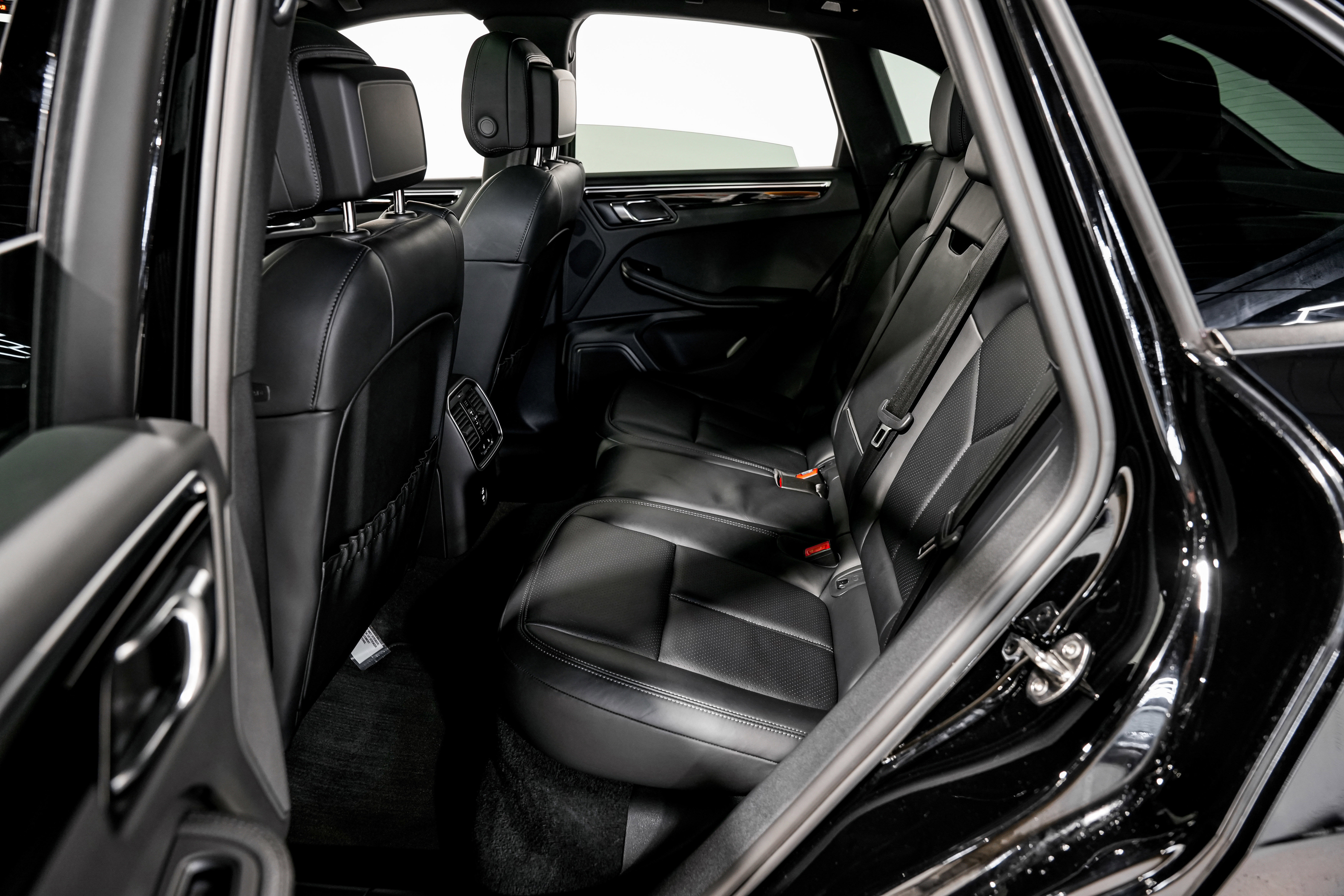 Used 2024 Porsche Macan image 33