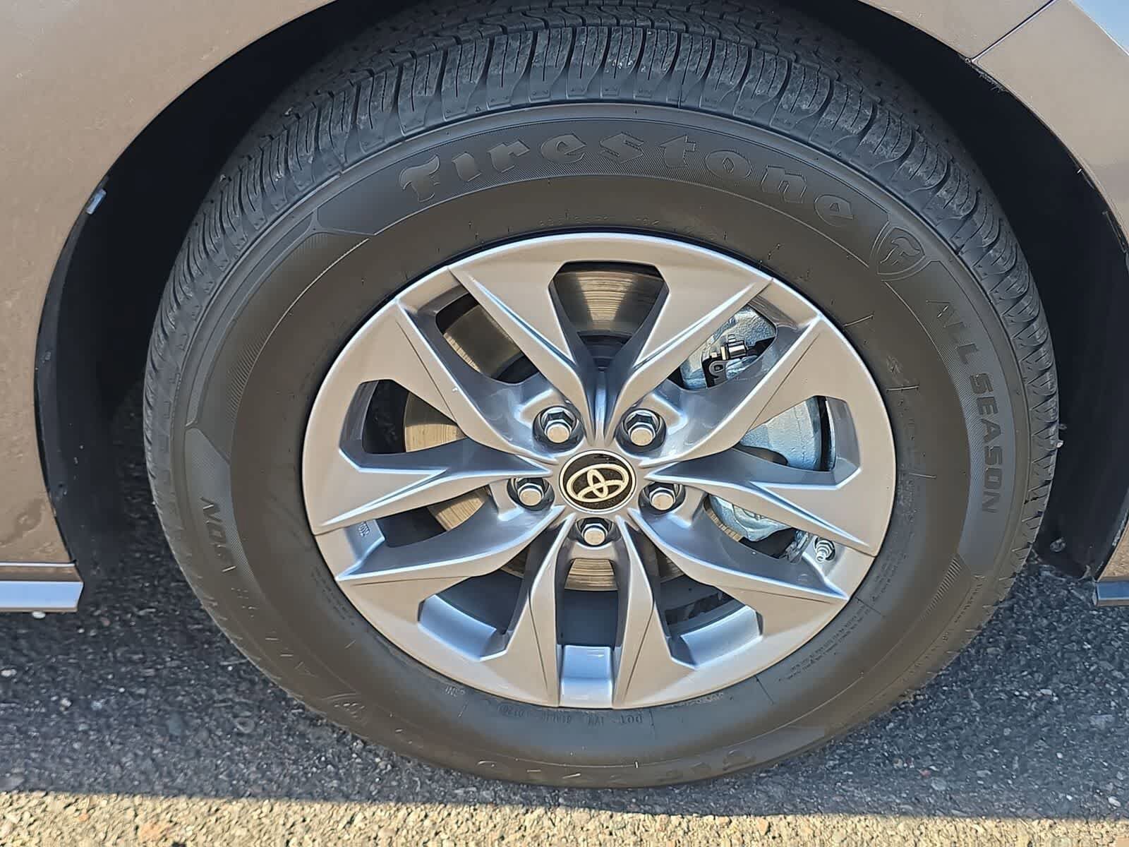 Used 2024 Toyota Sienna XLE image 11