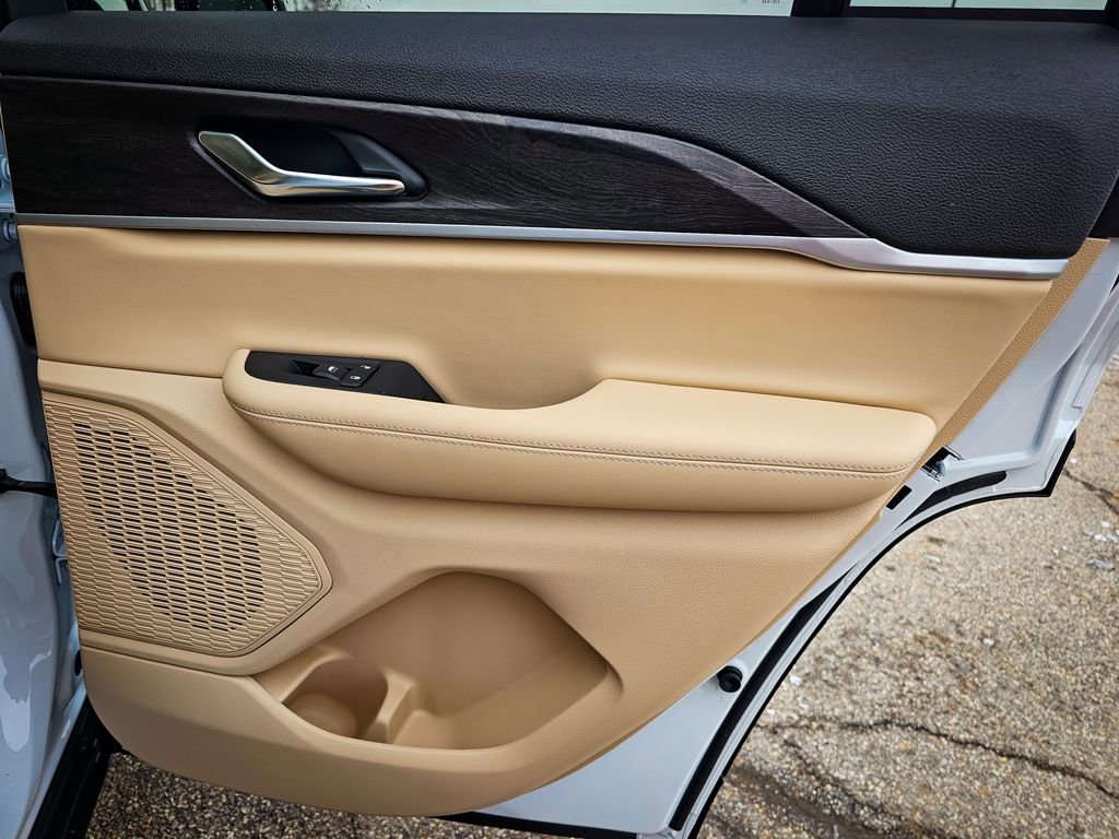 New 2025 Jeep Grand Cherokee Limited image 44