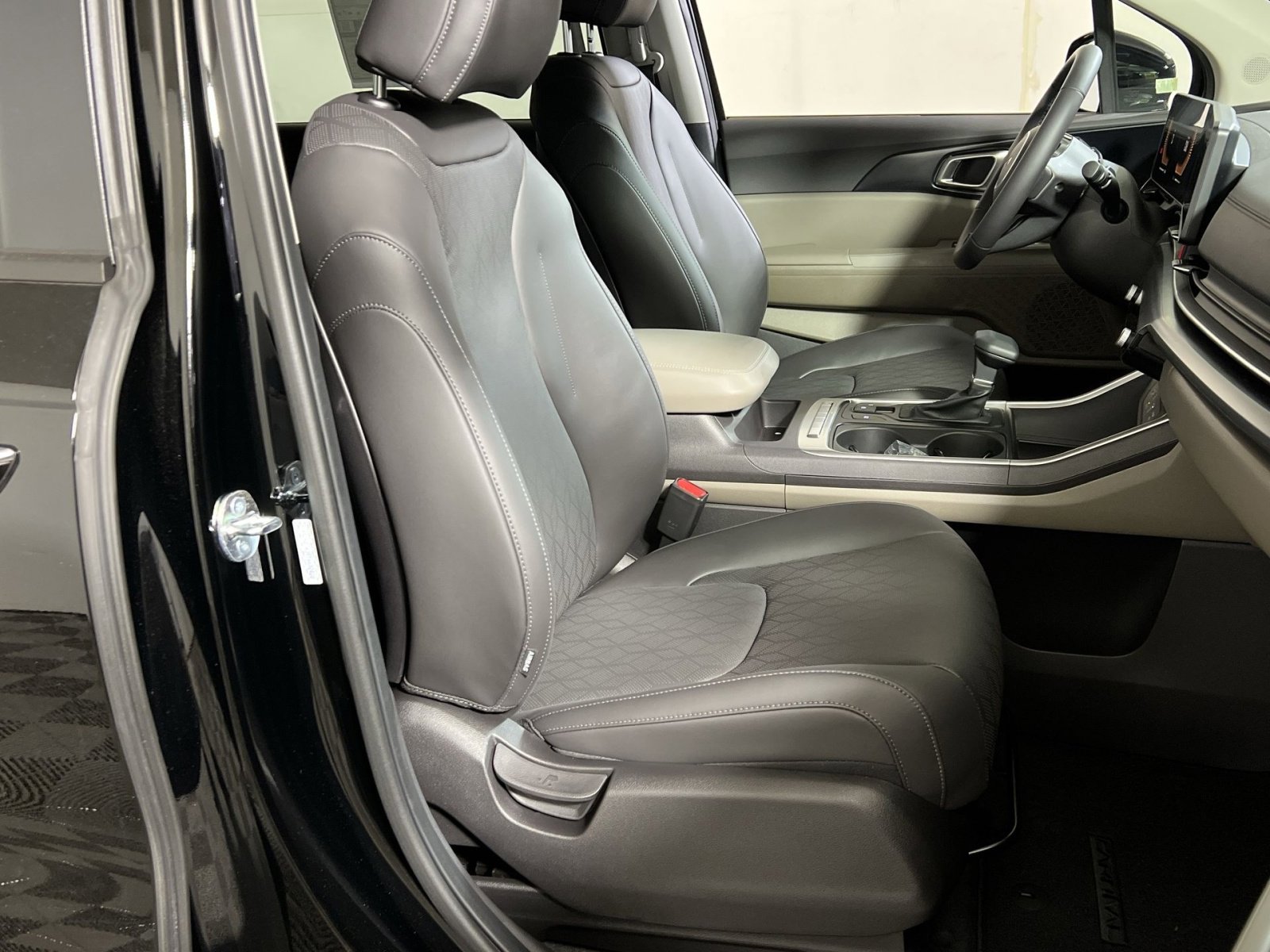 New 2026 Kia Carnival LXS image 26