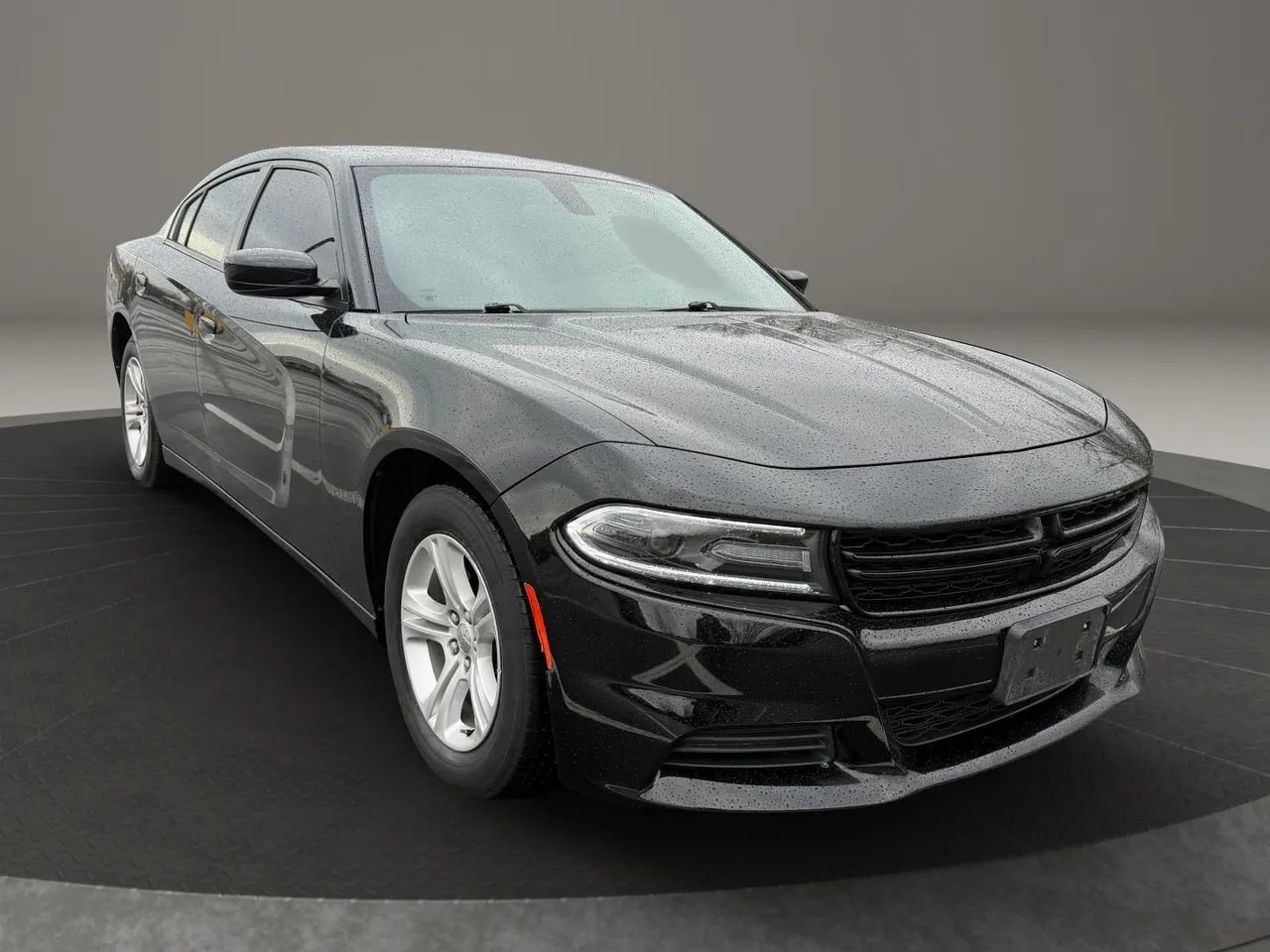 Used 2020 Dodge Charger SXT w/ Leather Interior Group image 2