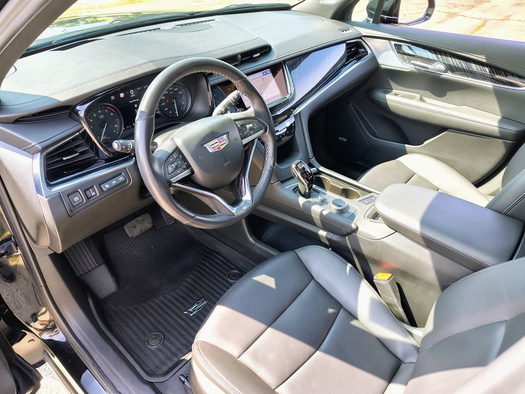 Used 2023 Cadillac XT6 Premium Luxury w/ Technology Package AWD/4WD image 33