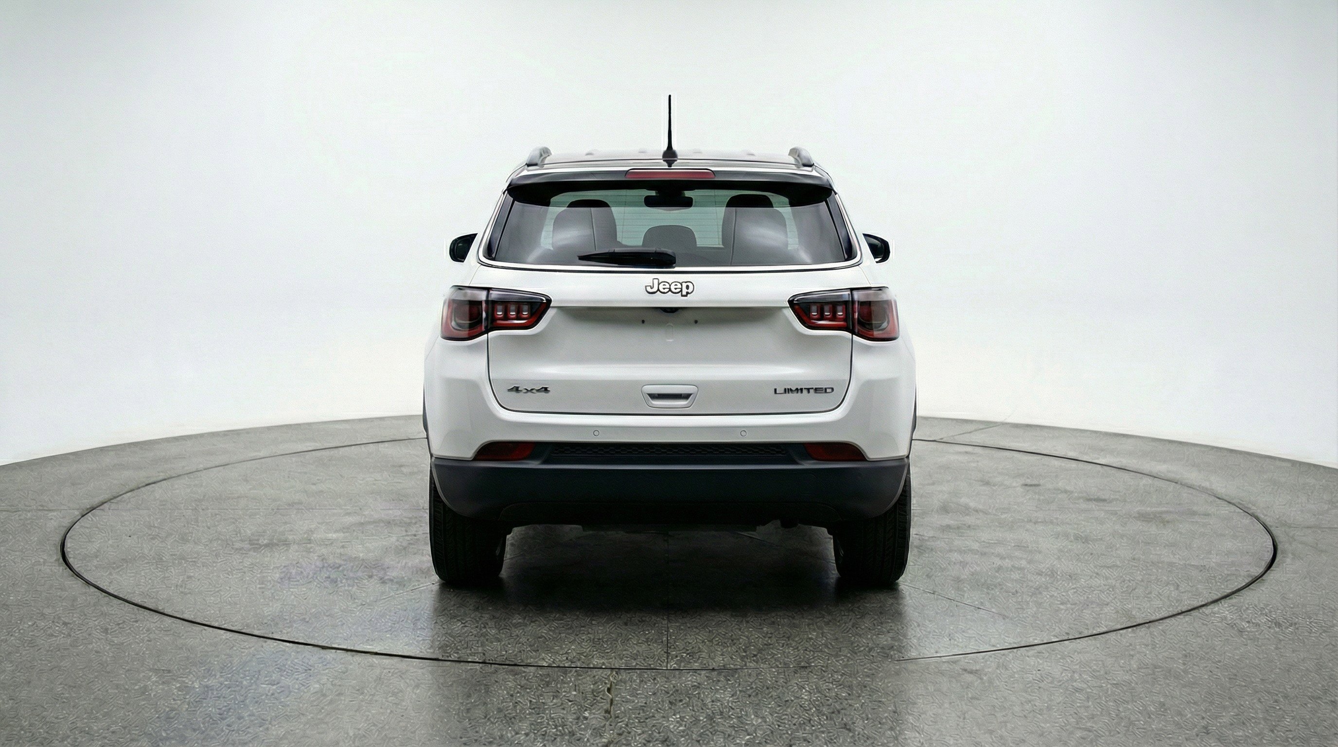 Used 2025 Jeep Compass Latitude image 7