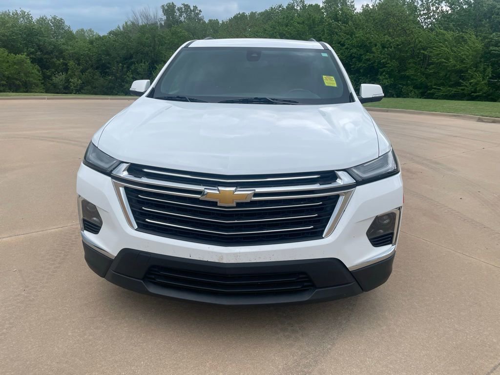 Used 2023 Chevrolet Traverse LT FWD image 2