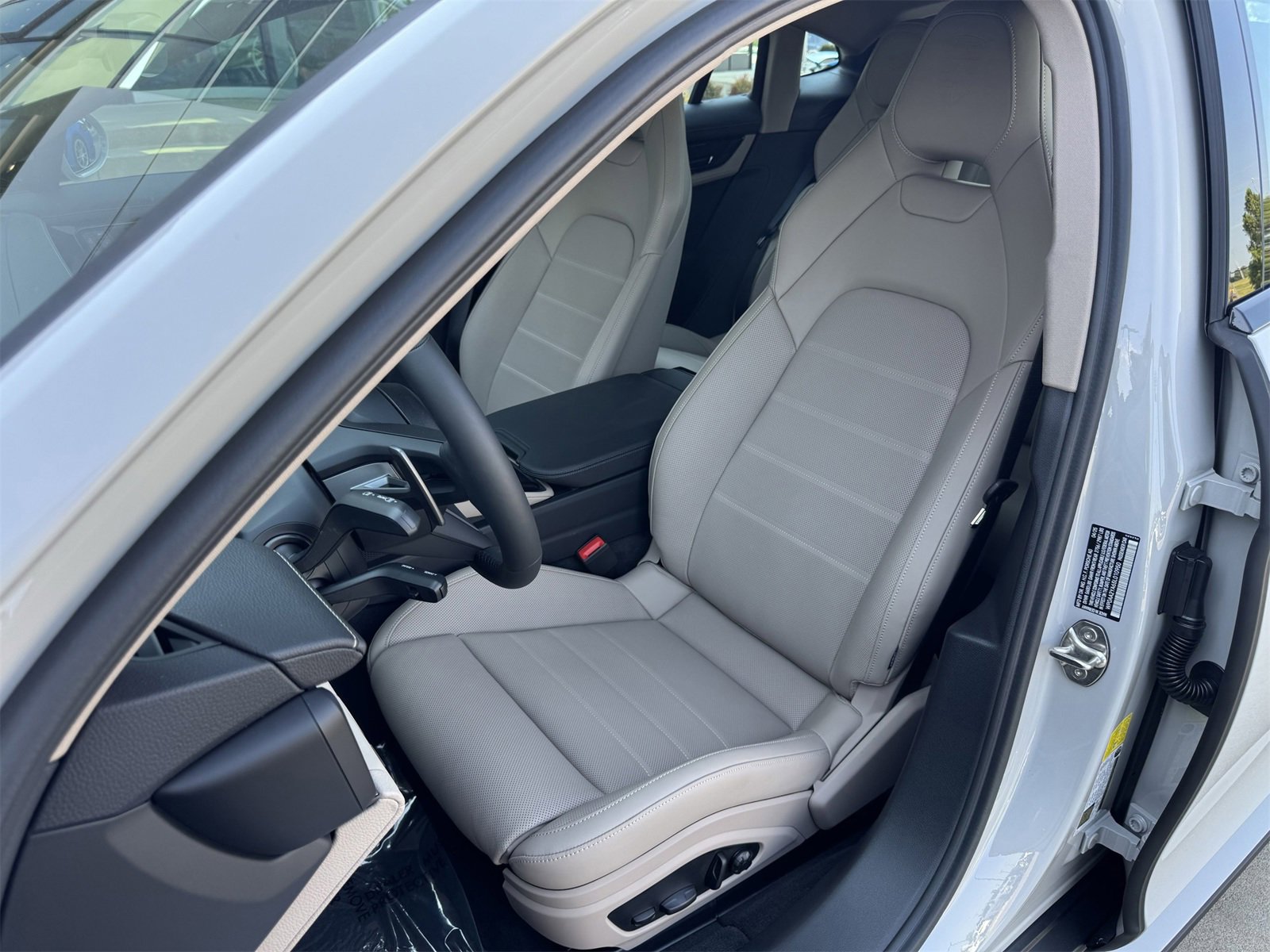 New 2025 Porsche Panamera 4 image 5