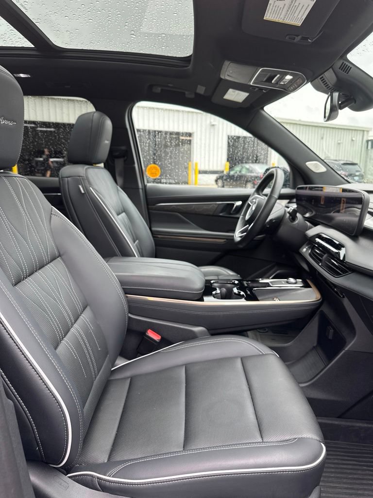 Used 2025 Buick Enclave Avenir w/ LPO, Floor Liner Package FWD image 13