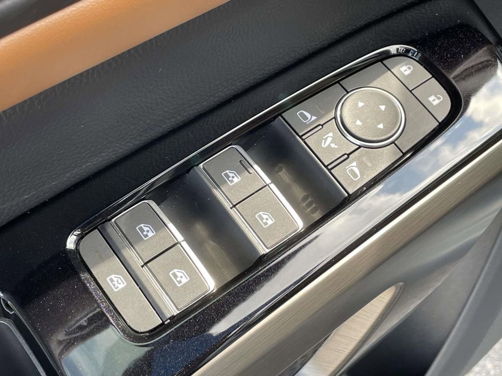 Used 2025 Nissan Pathfinder Platinum w/ Cargo Package image 18