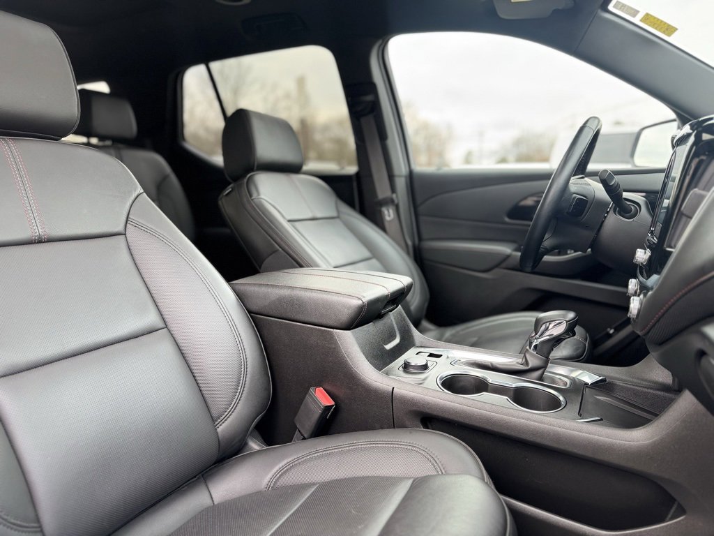 Used 2023 Chevrolet Traverse RS image 12