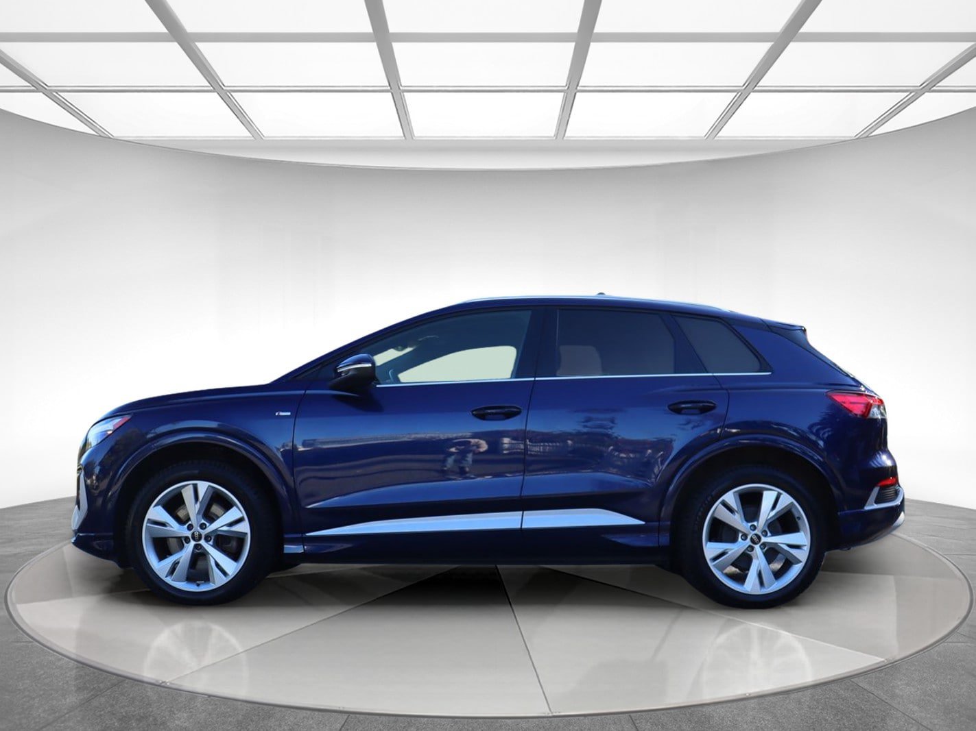 Used 2023 Audi Q4 e-tron Premium Plus w/ Premium Plus AWD/4WD image 4
