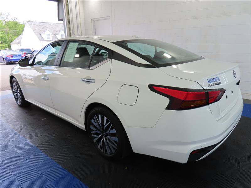 Used 2025 Nissan Altima 2.5 SV FWD image 10
