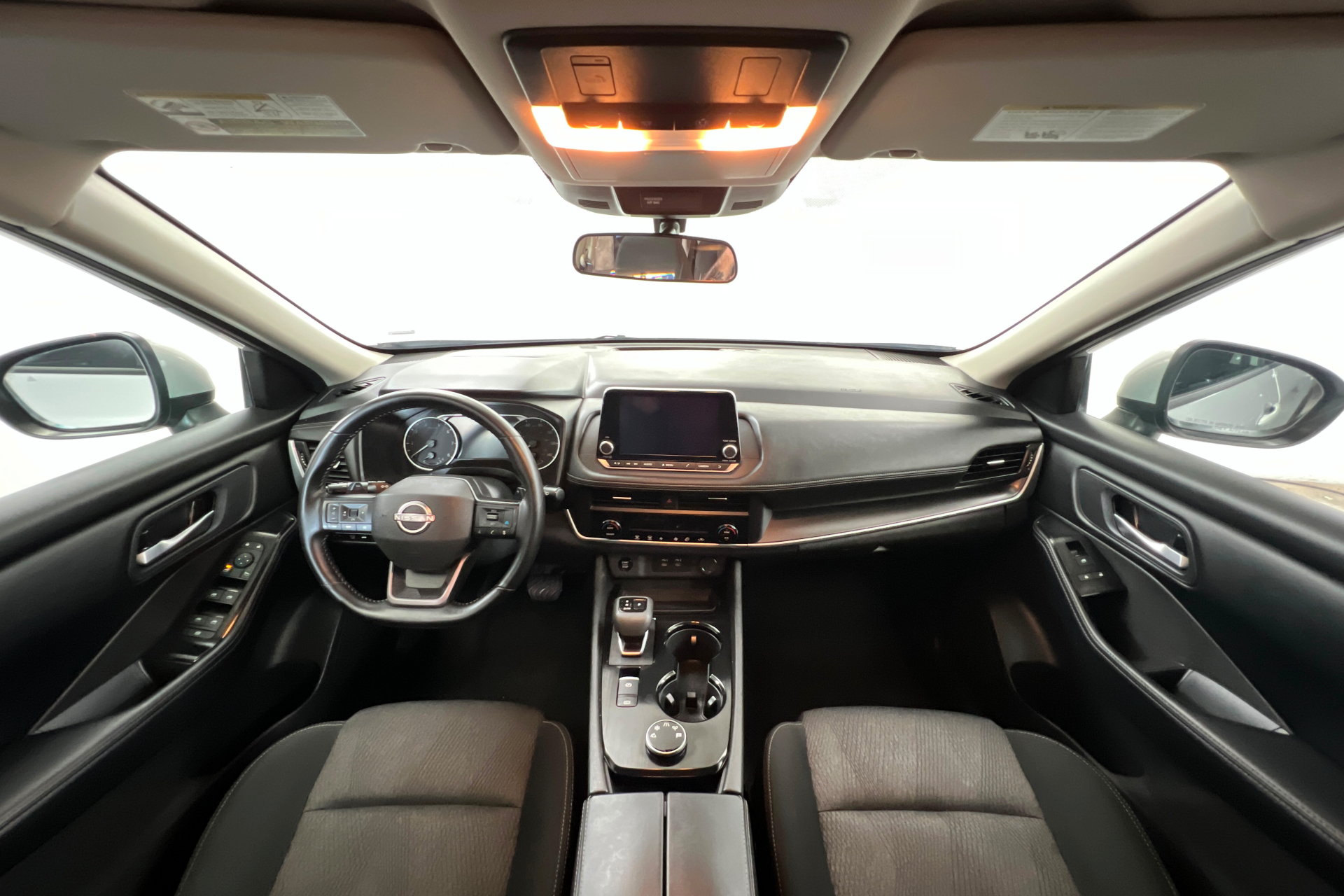 Used 2025 Nissan Rogue SV AWD/4WD image 9