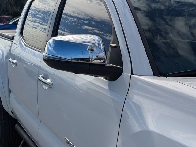 Used 2022 Toyota Tacoma Limited image 11