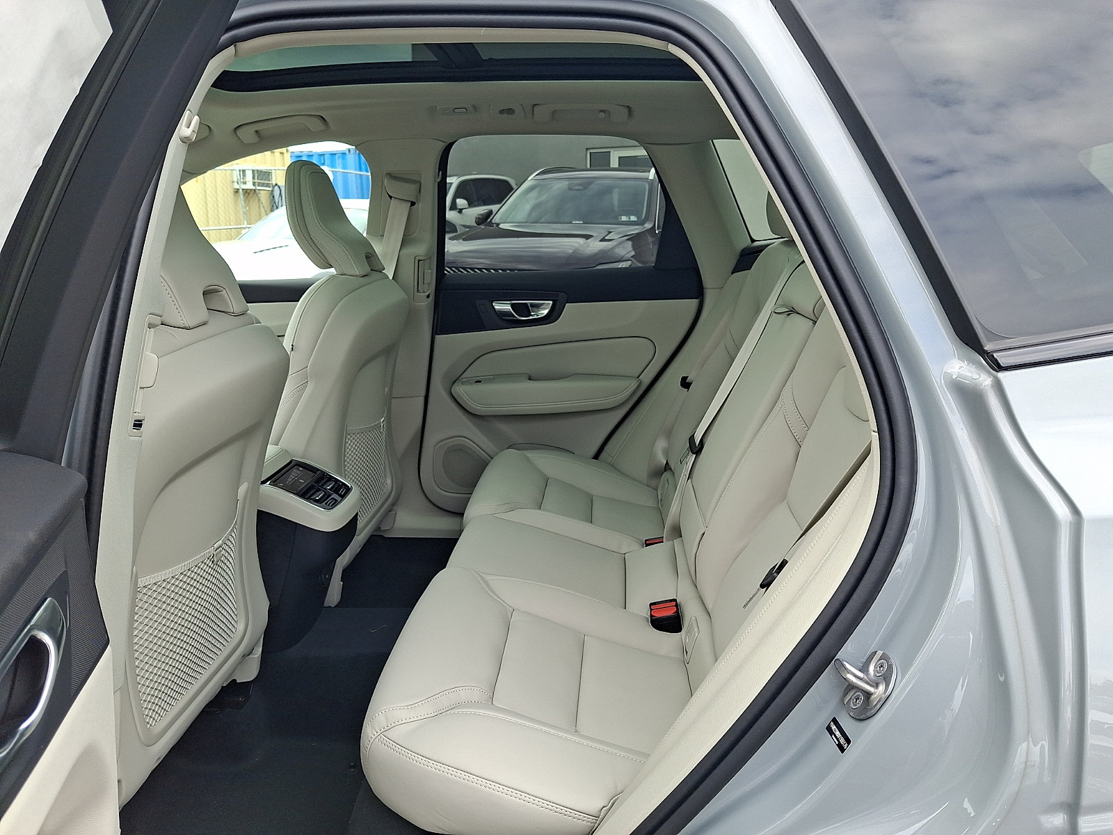 New 2027 Volvo XC60 B5 Ultra AWD/4WD image 8