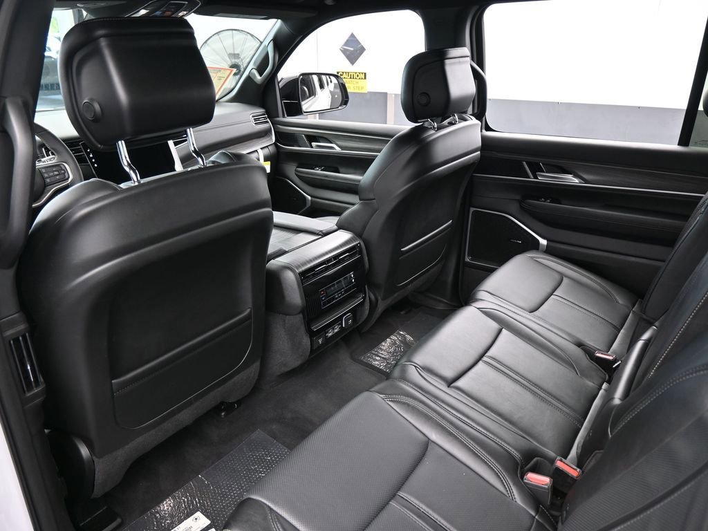 Used 2024 Jeep Wagoneer Series II image 39