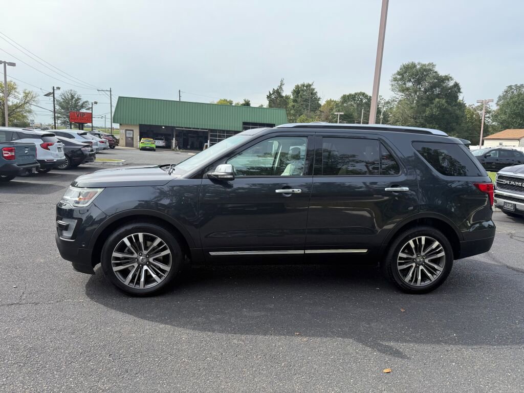 Used 2017 Ford Explorer Platinum image 4