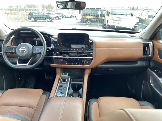 Used 2025 Nissan Pathfinder Platinum w/ Cargo Package image 37