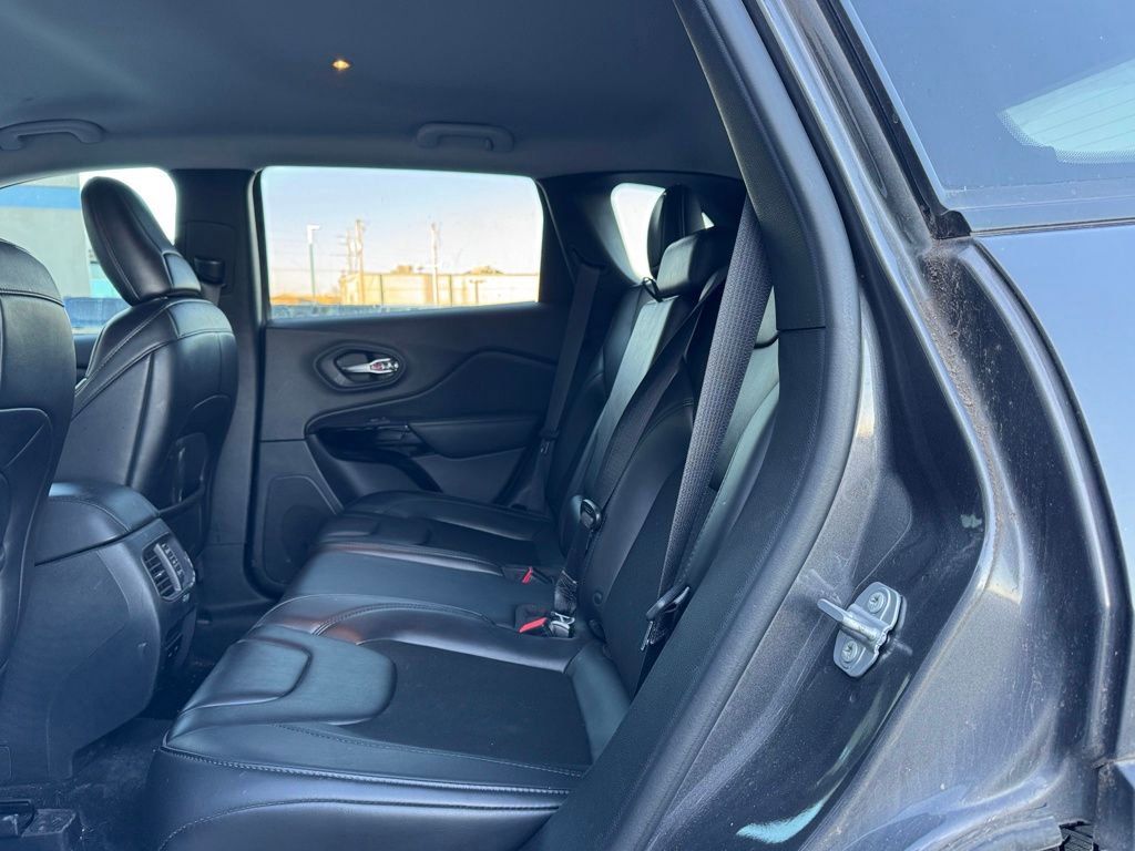 Used 2019 Jeep Cherokee Altitude image 23