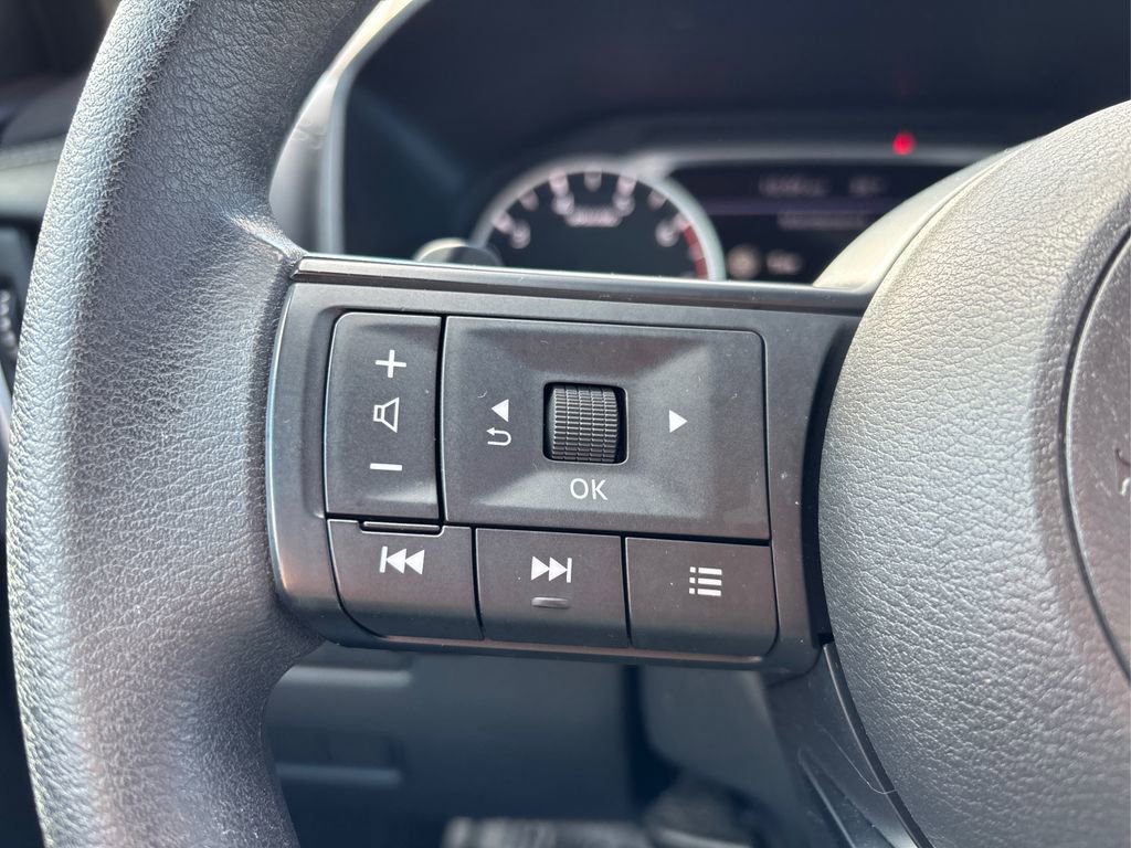 Used 2023 Nissan Rogue S image 27