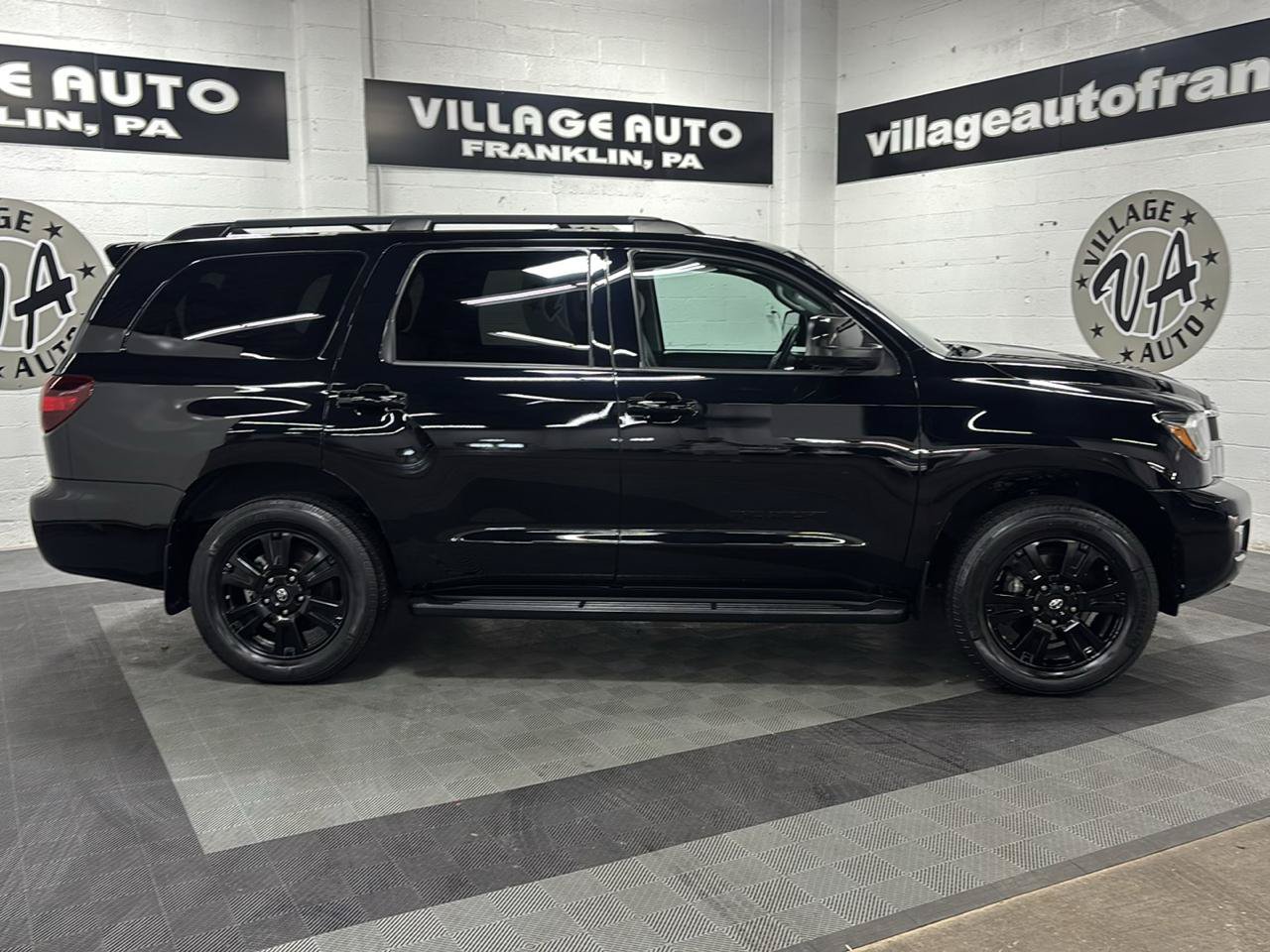 Used 2019 Toyota Sequoia TRD Sport w/ TRD Sport Premium Package AWD/4WD image 3
