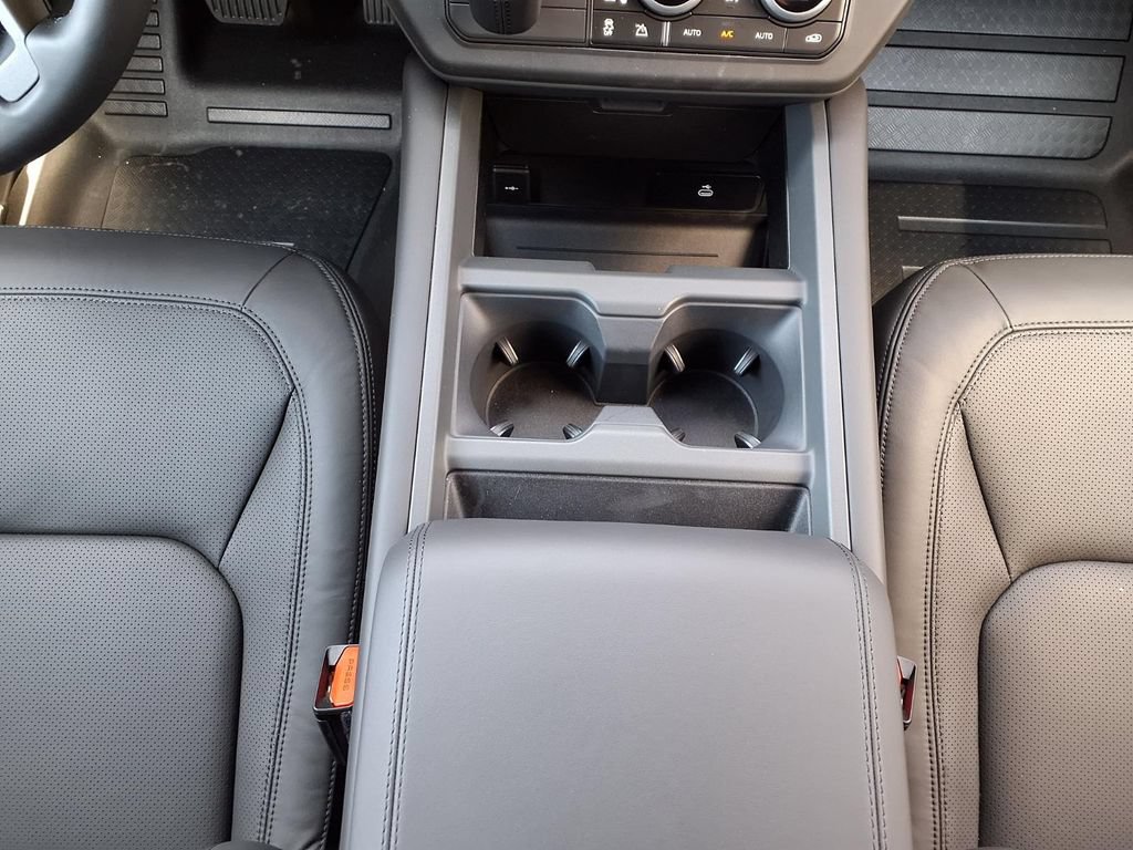 New 2026 Land Rover Defender 130 X-Dynamic SE AWD/4WD image 22
