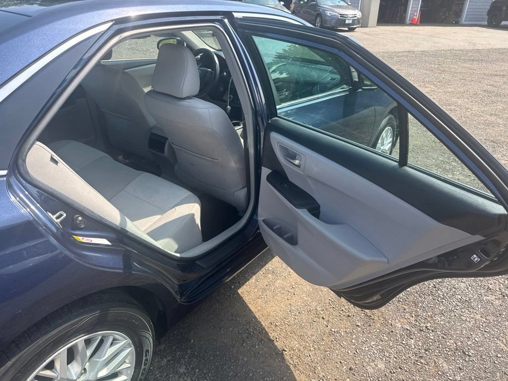 Used 2017 Toyota Camry LE FWD image 33
