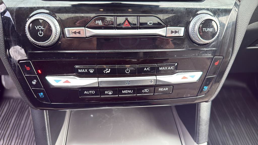 Used 2022 Ford Explorer Limited image 28