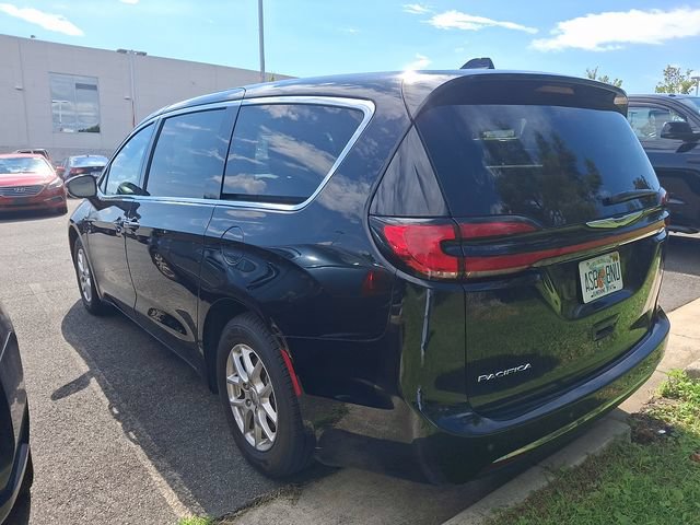 Used 2025 Chrysler Pacifica Select FWD image 8