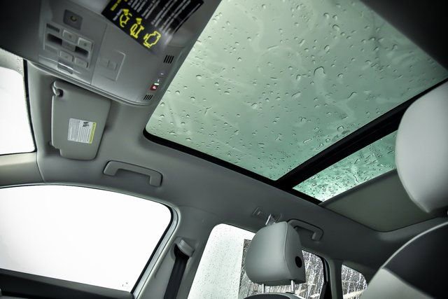 Certified 2025 Volkswagen Taos SE w/ Panoramic Sunroof Package AWD/4WD image 8