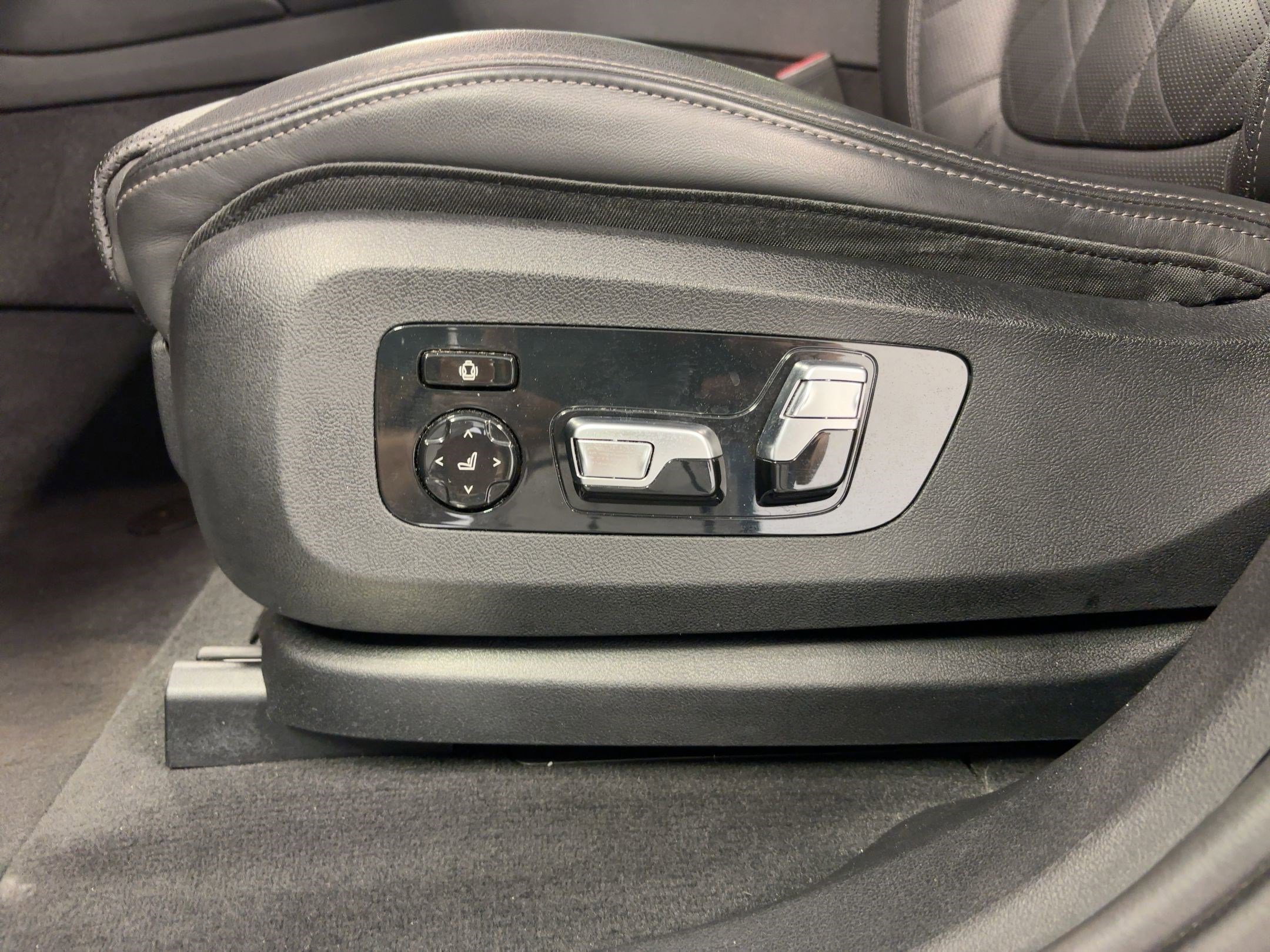 Certified 2024 BMW X6 xDrive40i image 12