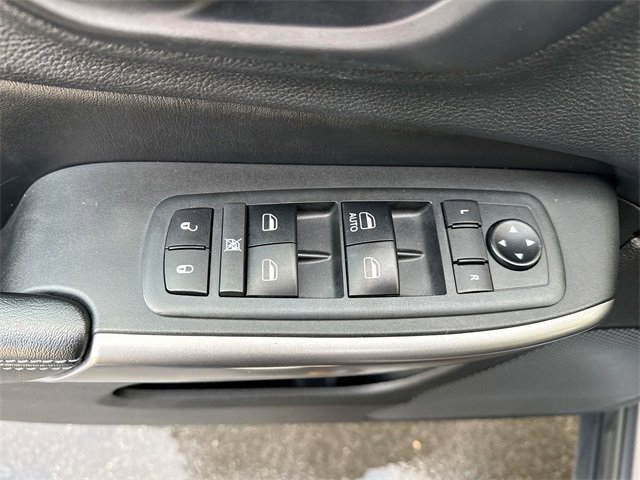 Used 2019 Jeep Cherokee Latitude w/ Cold Weather Group image 15