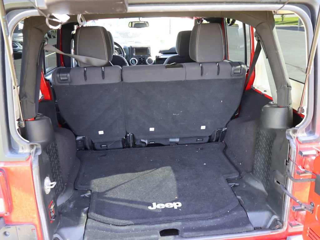 Used 2017 Jeep Wrangler Unlimited Sahara w/ Connectivity Group AWD/4WD image 16