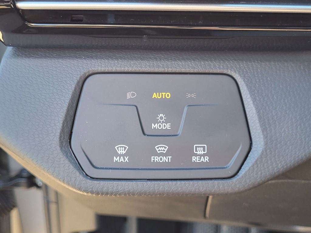 New 2025 Volkswagen ID.4 Pro AWD/4WD image 17