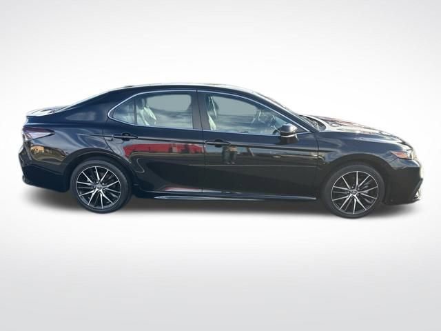 Used 2023 Toyota Camry SE image 7