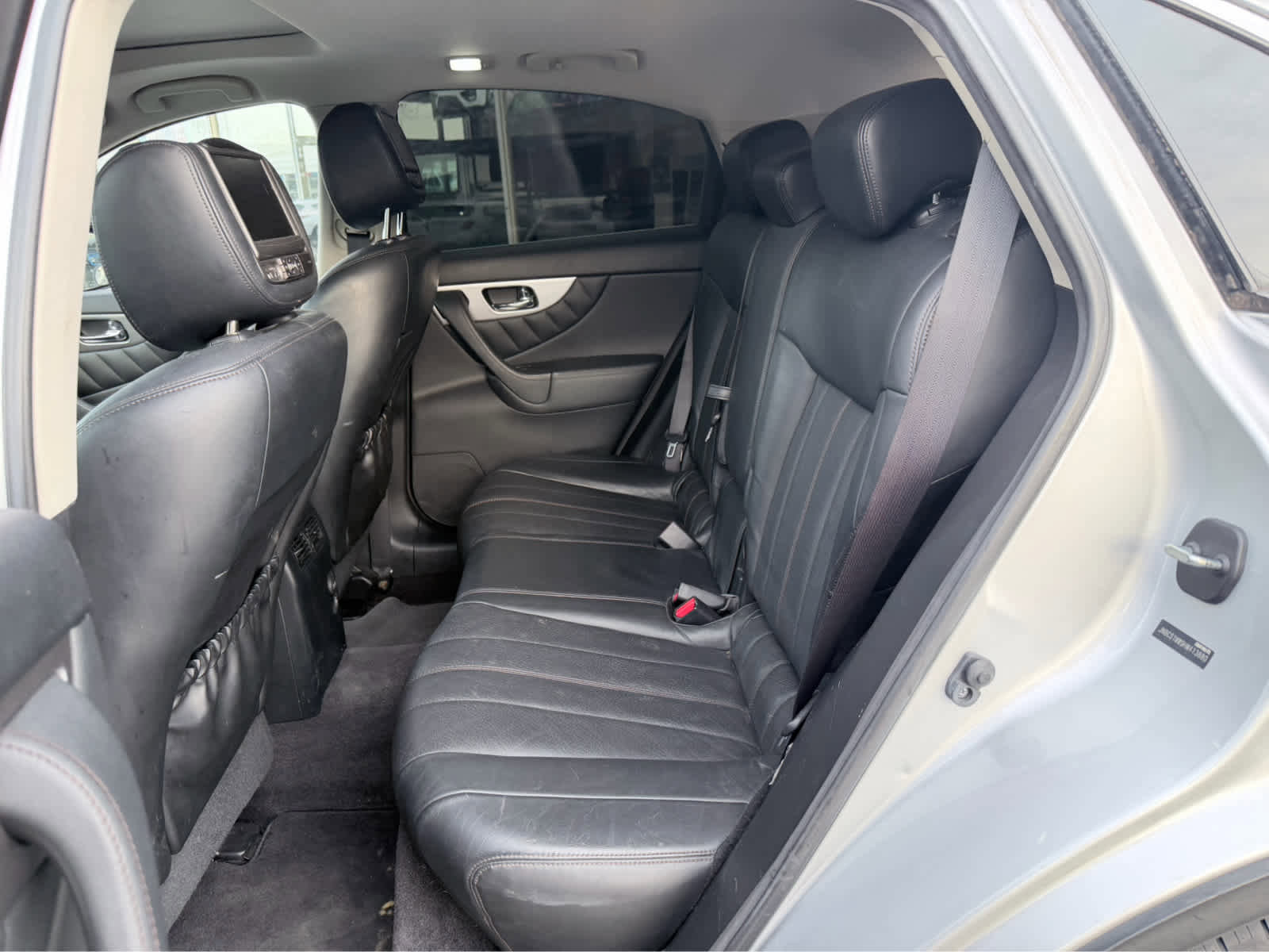 Used 2017 INFINITI QX70 AWD w/ Premium Package image 12