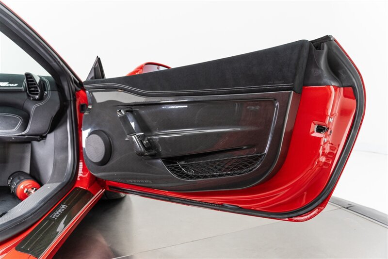 Used 2015 Ferrari 458 Speciale Coupe RWD image 65