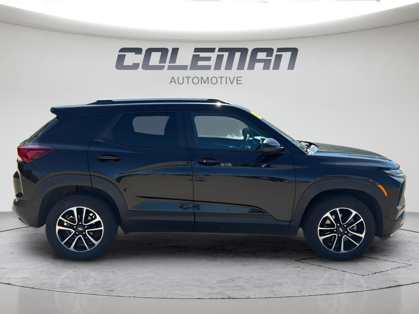 Used 2025 Chevrolet TrailBlazer LT AWD/4WD image 9