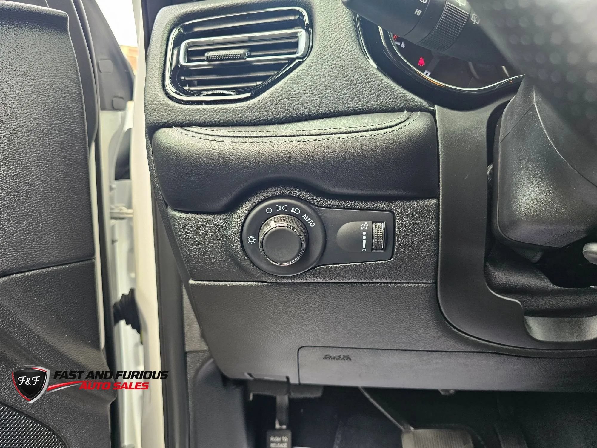 Used 2023 Dodge Durango SXT RWD image 31